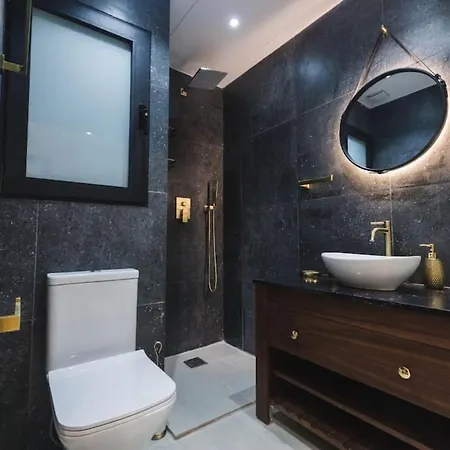 Zebbuga Tranquil With Balcony 5 بيت ضيافة